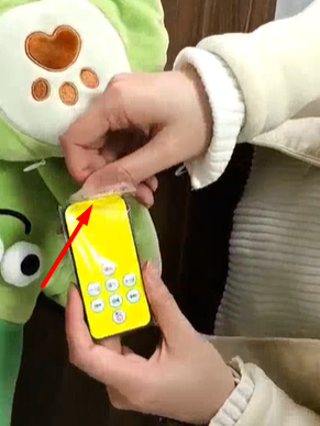 הסירו את לשונית הבידוד מהשלט